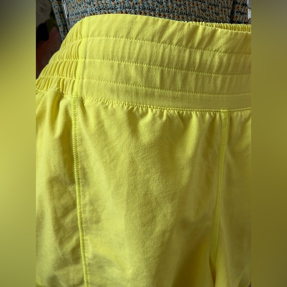 LULULEMON HOTTY HOT LR SHORT 4" Lined Sz. 14 ELECTRIC LEMON, LINED - Picture 9 of 11